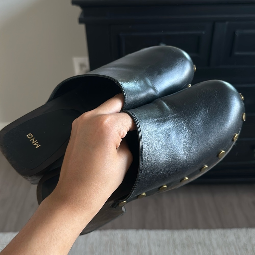 Mango clogs